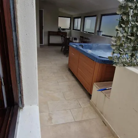 House Bellavista With Hot Pool Апартаменты *