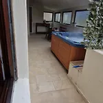 House Bellavista With Hot Pool Apartmán *