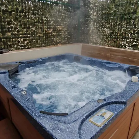 House Bellavista With Hot Pool Daire Trogir