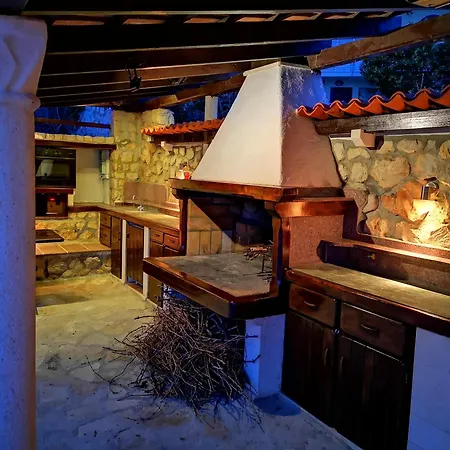 House Bellavista With Hot Pool Trogir