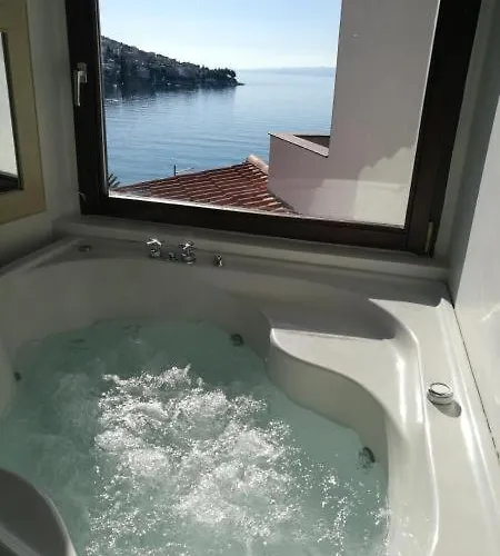 House Bellavista With Hot Pool Trogir